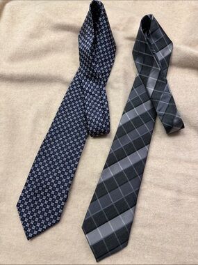 Kenneth Cole Reaction Navy Geometric Tie & Gray Plaid Tie Set